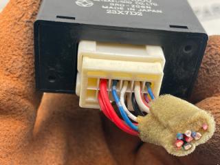 Блок управления NISSAN PRESAGE TNU31 QR25DE 28440CN500 3 ракурс