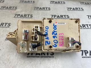 Блок предохранителей TOYOTA ISIS ZNM10 1ZZFE 4 ракурс