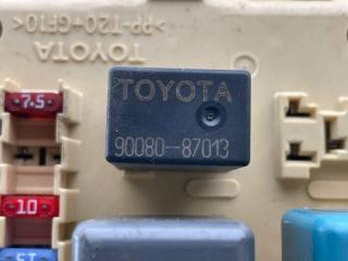 Блок предохранителей TOYOTA AVENSIS AZT251 2AZFSE 5 ракурс