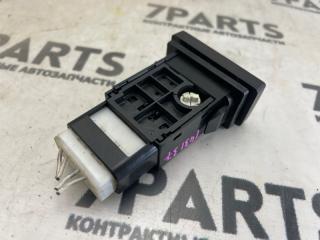 Кнопка аварийной сигнализации TOYOTA MARK II WAGON BLIT JZX110 1JZFSE 3 ракурс