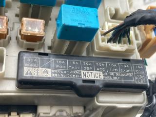Блок предохранителей TOYOTA ESTIMA ACR30 2AZFE ,89221-28110 5 ракурс