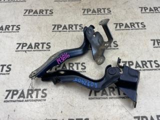 Крепление капота TOYOTA ISIS ZNM10 1ZZFE 3 ракурс