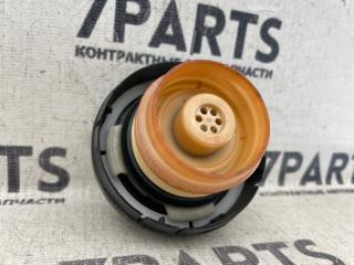 Крышка топливного бака TOYOTA ISIS ZNM10 1ZZFE 2 ракурс