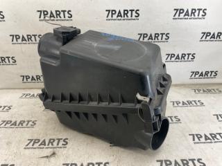 Корпус воздушного фильтра TOYOTA ISIS ZNM10 1ZZFE 17700-22120 3 ракурс Корпус воздушного фильтра TOYOTA ISIS ZNM10 1ZZFE 17700-22120 3 ракурс