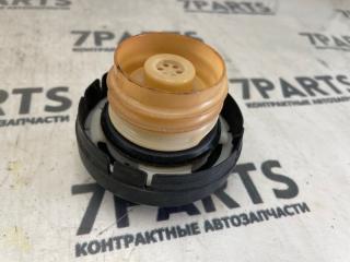 Крышка топливного бака TOYOTA ISIS ZNM10 1ZZFE 2 ракурс