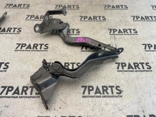 Крепление капота TOYOTA ISIS ZNM10 1ZZFE 2 ракурс