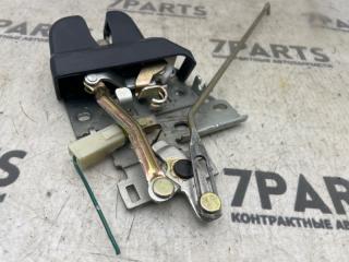 Замок багажника MITSUBISHI DIAMANTE F36A 6G72 2 ракурс