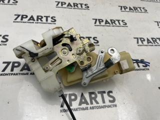 Замок двери правый задний TOYOTA VITZ SCP10 1SZFE 6933052030 2 ракурс