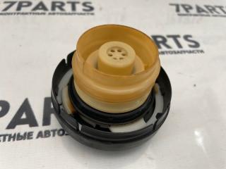 Крышка топливного бака TOYOTA ISIS ZNM10 1ZZFE 2 ракурс