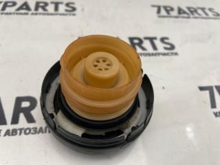 Крышка топливного бака TOYOTA ISIS ZNM10 1ZZFE 2 ракурс