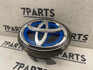 Эмблема передняя TOYOTA SAI AZK10 2AZFXE 76811-75040 3 ракурс
