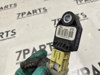 Датчик airbag левый передний TOYOTA AVENSIS ZRT272 3ZRFAE 89173-05060 3 ракурс