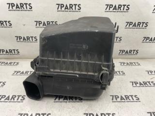Корпус воздушного фильтра TOYOTA PREMIO ZRT260 2ZRFAE 17700-37211 3 ракурс Корпус воздушного фильтра TOYOTA PREMIO ZRT260 2ZRFAE 17700-37211 3 ракурс