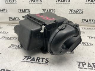 Корпус воздушного фильтра TOYOTA COROLLA AXIO NKE165 1NZFXE 17700-21200 4 ракурс Корпус воздушного фильтра TOYOTA COROLLA AXIO NKE165 1NZFXE 17700-21200 4 ракурс
