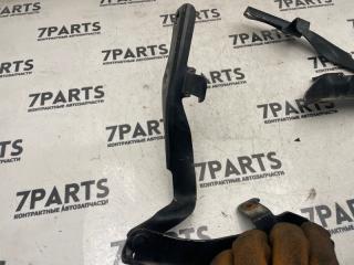 Крепление капота NISSAN FAIRLADY Z Z33 VQ35DE 2 ракурс Крепление капота NISSAN FAIRLADY Z Z33 VQ35DE 2 ракурс
