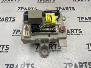 Блок предохранителей правый TOYOTA ALPHARD ANH15 2AZFE 8273158011 4 ракурс