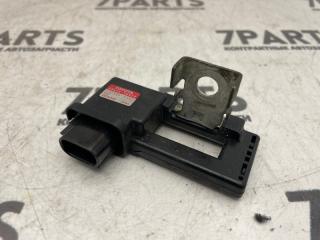 Клемма TOYOTA CELSIOR UCF31 3UZFE 28850-50010 2 ракурс Клемма TOYOTA CELSIOR UCF31 3UZFE 28850-50010 2 ракурс