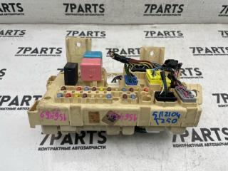 Блок предохранителей TOYOTA AVENSIS AZT250 1AZFSE 8273005100 2 ракурс