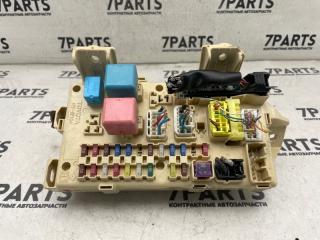 Блок предохранителей TOYOTA ISIS ZNM10 1ZZFE 8273044151 1 ракурс