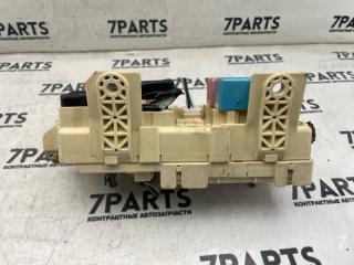 Блок предохранителей TOYOTA ISIS ZNM10 1ZZFE 8273044151 2 ракурс