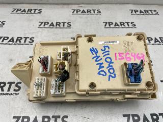 Блок предохранителей TOYOTA ISIS ZNM10 1ZZFE 8273044151 3 ракурс