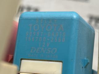 Блок предохранителей TOYOTA ISIS ZNM10 1ZZFE 8273044151 5 ракурс