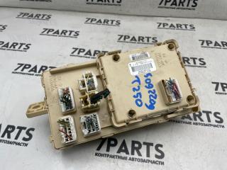 Блок предохранителей TOYOTA AVENSIS AZT250 1AZFSE 8273005100 3 ракурс