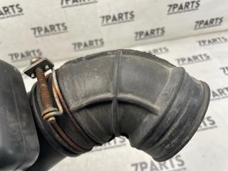 Патрубок воздушн.фильтра NISSAN ELGRAND ALE50 VG33E 165760W700 4 ракурс