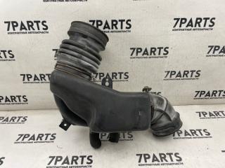 Патрубок воздушн.фильтра NISSAN ELGRAND ALWE50 VG33E 165760W700 2 ракурс