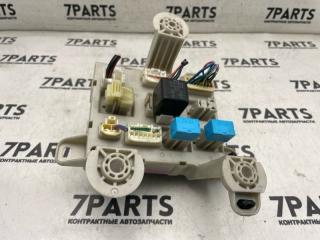 Блок предохранителей TOYOTA ESTIMA ACR30 2AZFE 8273128040 3 ракурс