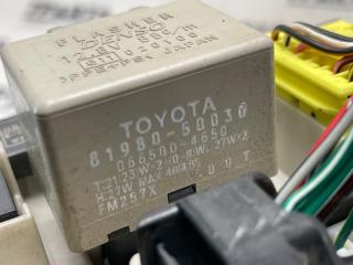 Блок предохранителей TOYOTA ESTIMA ACR30 2AZFE 8273128040 5 ракурс