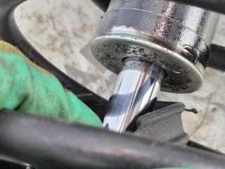 Стойка правая передняя TOYOTA RUSH J210E 3SZVE 4 ракурс