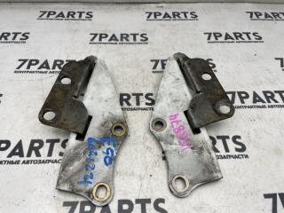 Крепление капота NISSAN ELGRAND ALWE50 VG33E 2 ракурс Крепление капота NISSAN ELGRAND ALWE50 VG33E 2 ракурс