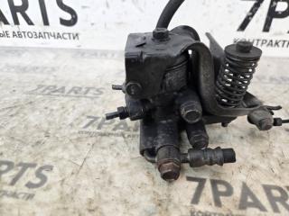 Тройник тормозной MAZDA BONGO SKP2V L8 4 ракурс Тройник тормозной MAZDA BONGO SKP2V L8 4 ракурс