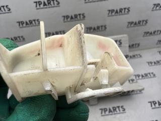 Крепление бампера левое заднее TOYOTA VITZ KSP130 1KRFE 52156-52120 5 ракурс
