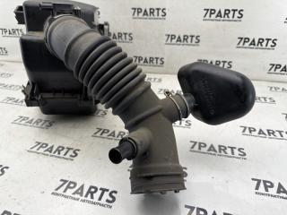 Корпус воздушного фильтра TOYOTA ISIS ZGM10 2ZR-FAE 17700-37270 3 ракурс