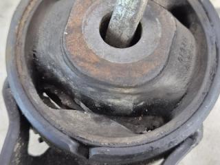 Подушка двигателя задняя TOYOTA BELTA SCP92 2SZFE 5 ракурс Подушка двигателя задняя TOYOTA BELTA SCP92 2SZFE 5 ракурс