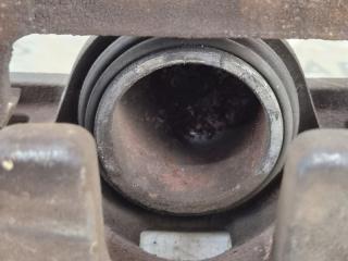Суппорт правый передний TOYOTA BB QNC21 3SZVE 5 ракурс