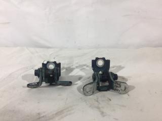 Петля двери передняя правая Skoda Fabia