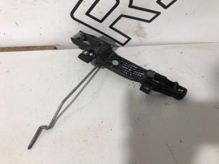 Кронштейн ручки двери передний правый Mazda 3