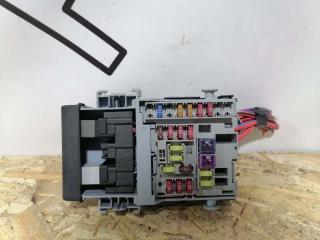 Запчасть блок предохранителей Opel Astra