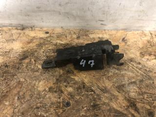 Запчасть кронштейн замка капота Mazda 6