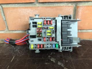 Запчасть блок предохранителей Opel Astra