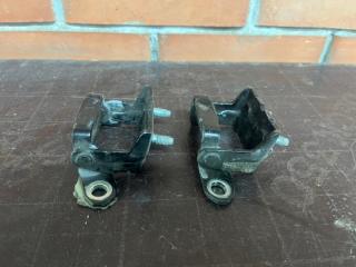 Запчасть петля крышки багажника Nissan Juke