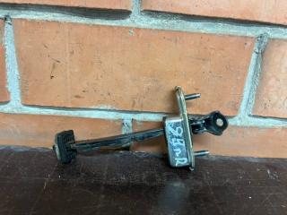 Ограничитель двери передний правый Hyundai i40