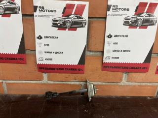 Запчасть ограничитель двери передний правый Nissan Qashqai