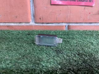 Запчасть плафон подсветки салона Audi Q7