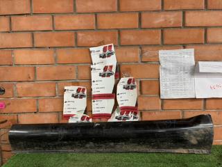 Фото запчасти накладка порога правая SsangYong Rexton Б/У запчасть Запчасть накладка порога правая SsangYong Rexton