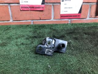 Запчасть кронштейн радиатора правый Jaguar Xf