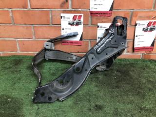 Запчасть кронштейн фары левый Mercedes-Benz E-Class